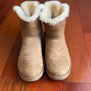 Ugg Boots w/ bow women’s 10